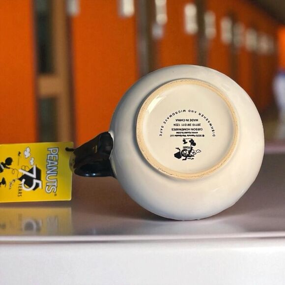 NEW Peanuts Charlie Brown "Nervous By Nature" 20oz Teardrop Shaped Stoneware Mug - Picture 5 of 5